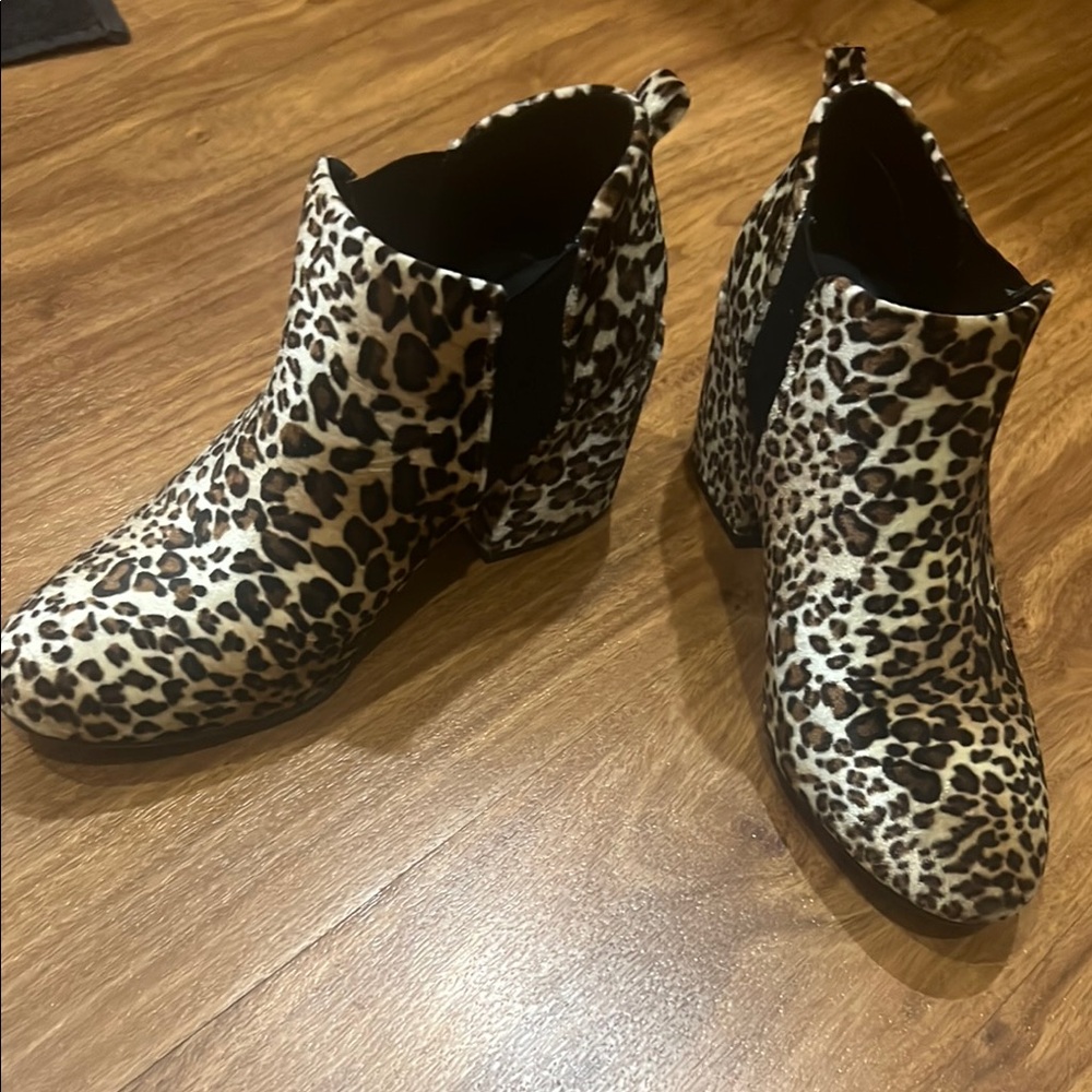 Topshop Brown and Black Ankle Boots Sleek Silhouette